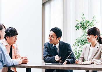 担当税理士が面談に同席します